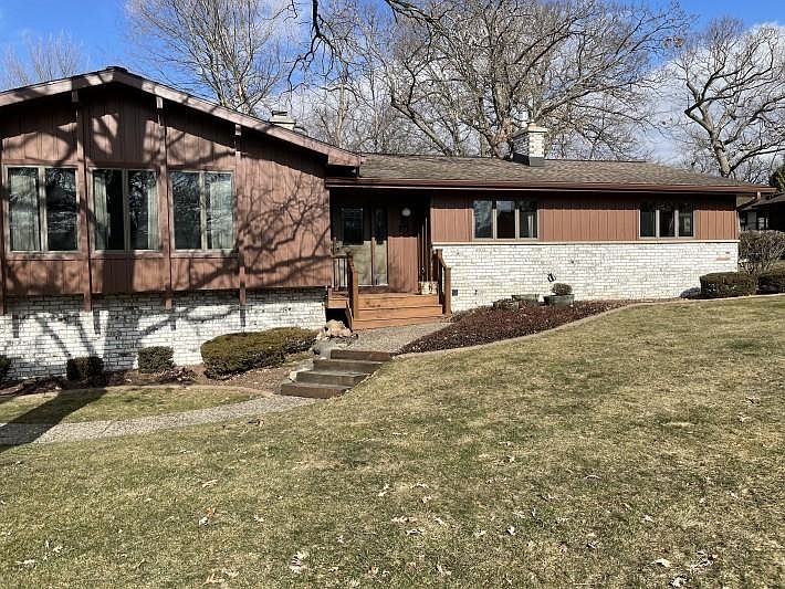 1st image of 4526 Deerwood Dr