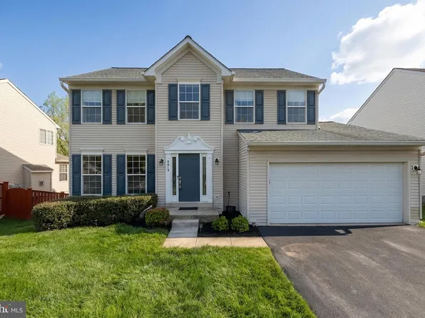 9219 Stephanie St, Manassas Park, VA 20111