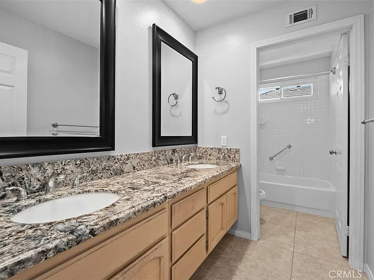 22481 Ivy Rdg — Photo 30