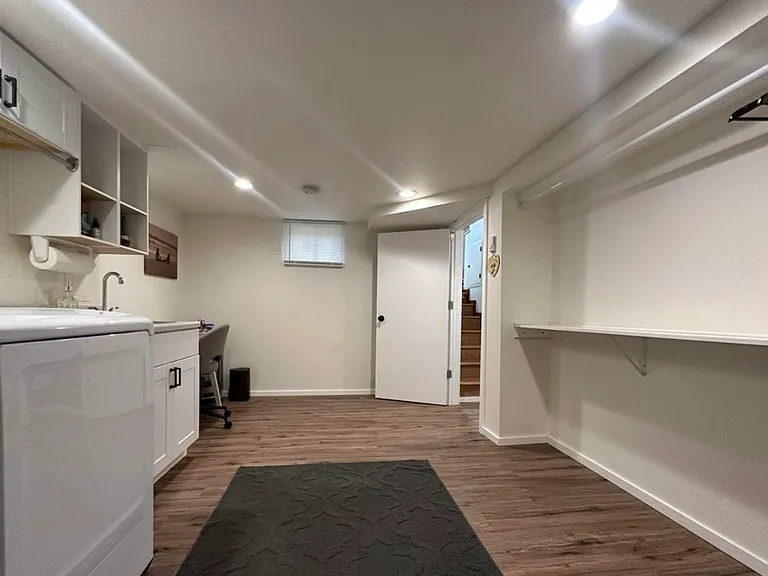 315 W 8th St — Photo 9