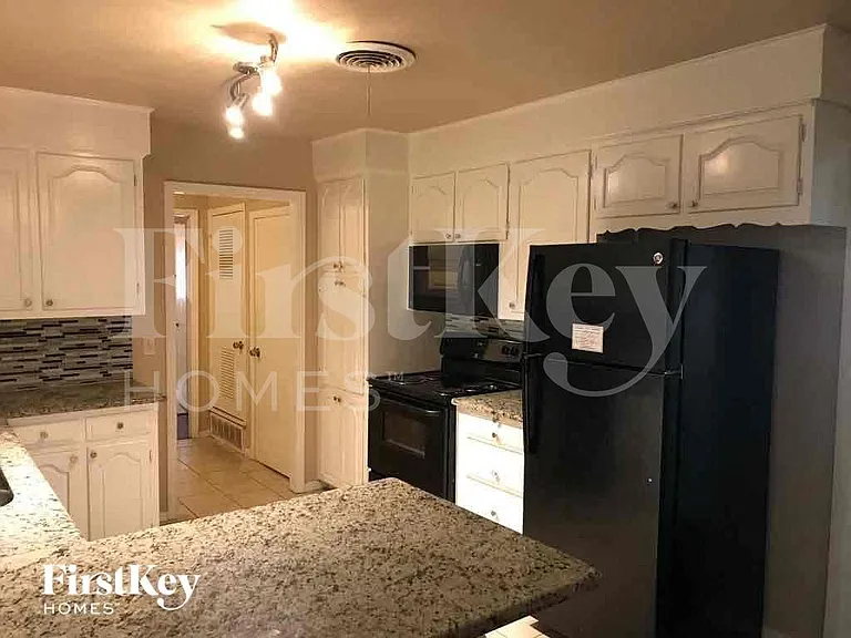 5605 Odessa Ave — Photo 7