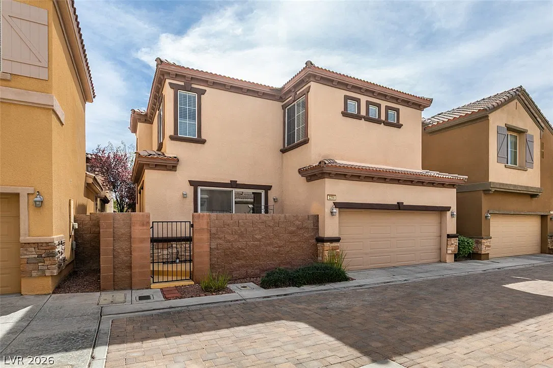 3 bed, 2.5 bath, 1610 sqft, $4,200 — Photo 2