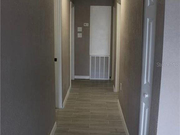5th image of 101 Lake Sears Dr