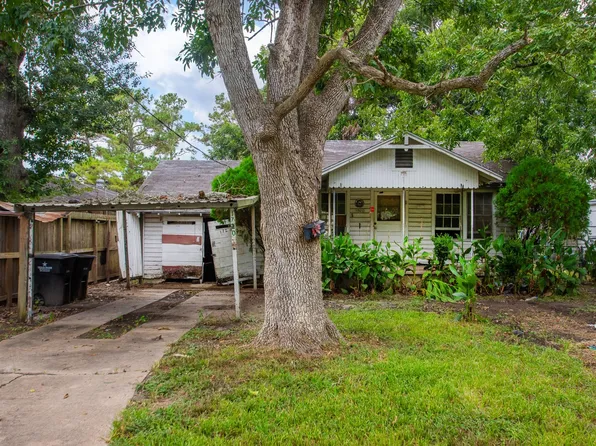 1720 W Sidnor St, Alvin, TX 77511