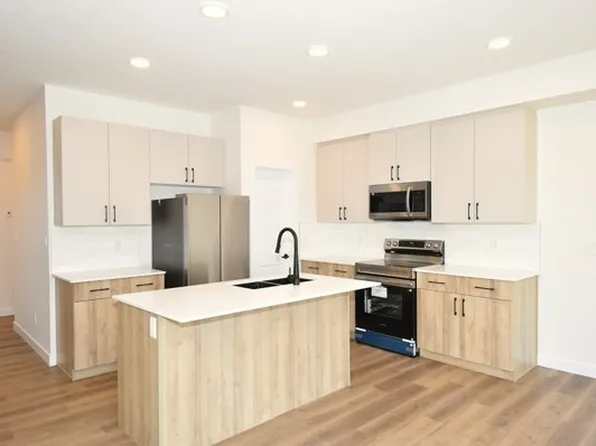 SF351 - 4 Bed 3 Bath Main + 1 Bed 1 Bath Bsmt Suite of a Duplex in Alcers SW