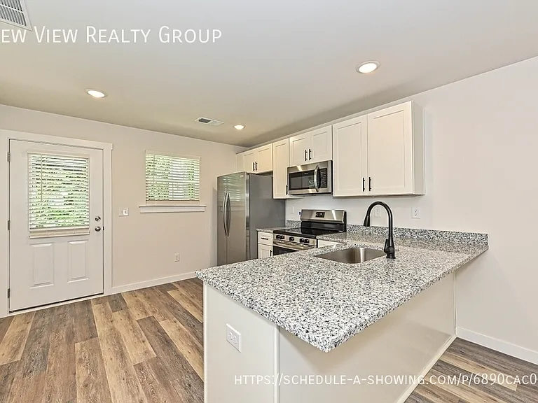 502 12th Ave NE — Photo 7