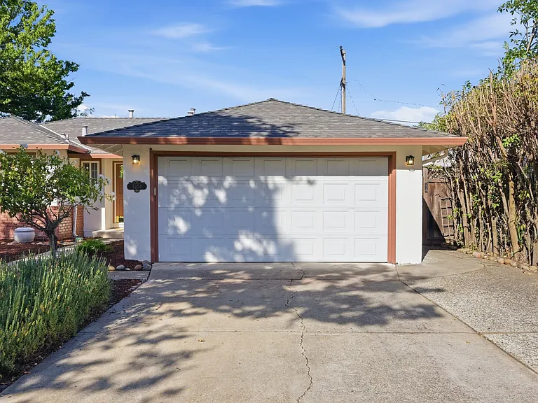5254 Dellwood Way — Photo 2