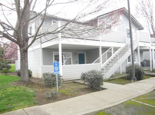 871 Valley View Dr, Medford, OR