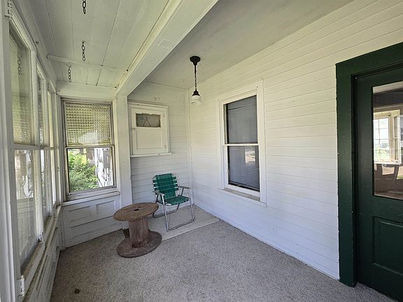 2nd image of 402 W Dixon St