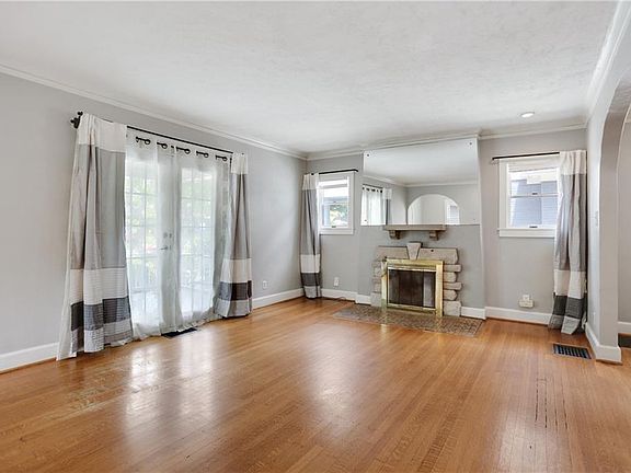 4th image of 5441 N Broadway St