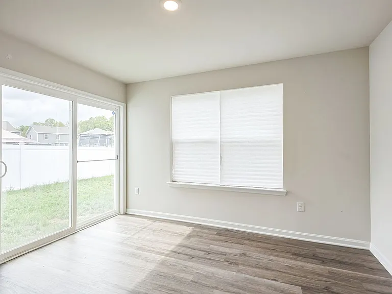 322 Forest Edge Ave — Photo 7