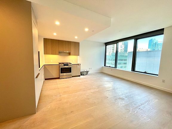 3rd image of 3 Court Sq #2104