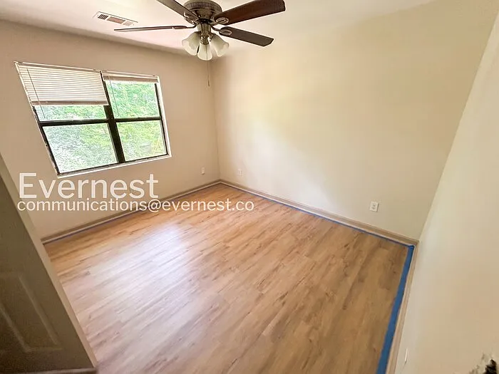 397 Annie St — Photo 2