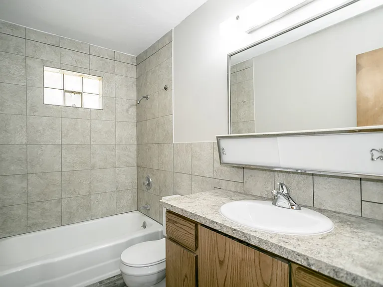 825 Washington St #6 — Photo 9