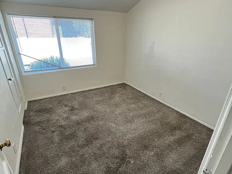 2220 E Grant Rd — Photo 30