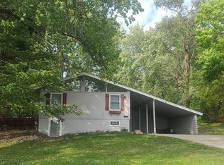 1506 Valley Dr, Burnsville, MN 55337