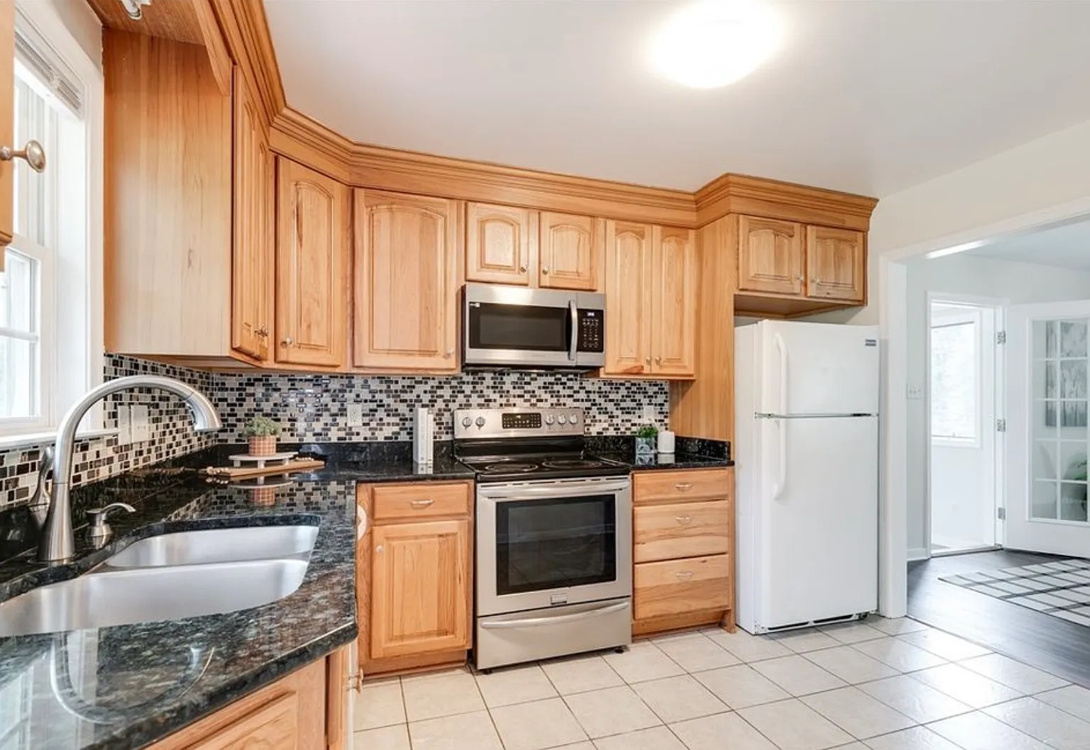 4 bed, 2246 sqft, $3,345 — Photo 3