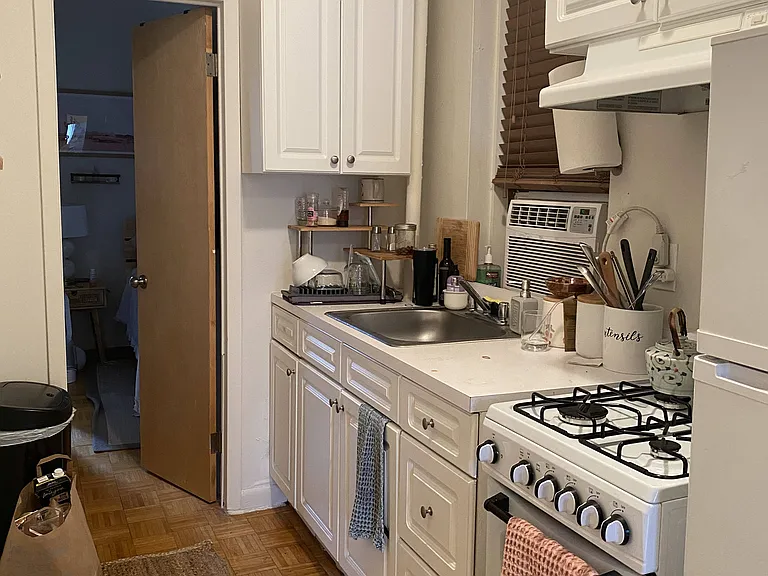 257 W 10th St #3E — Photo 6
