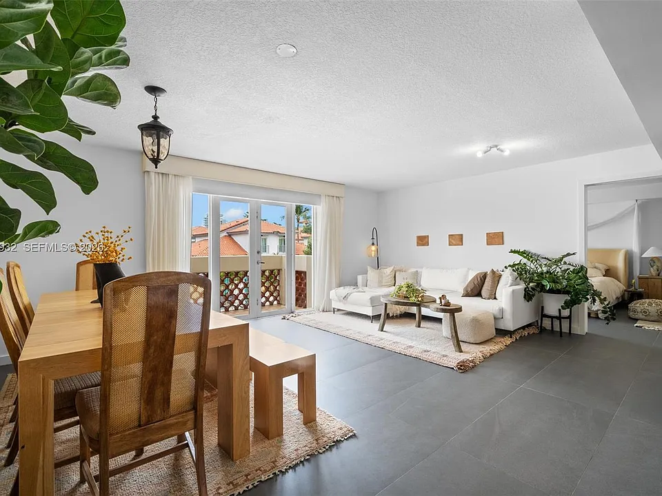 227 Michigan Ave #304