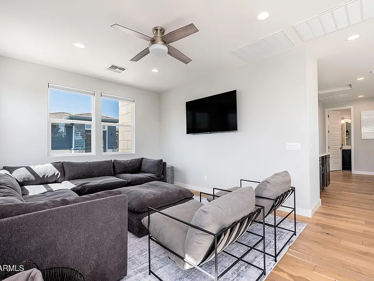 1555 E Ocotillo Rd #9 — Photo 22