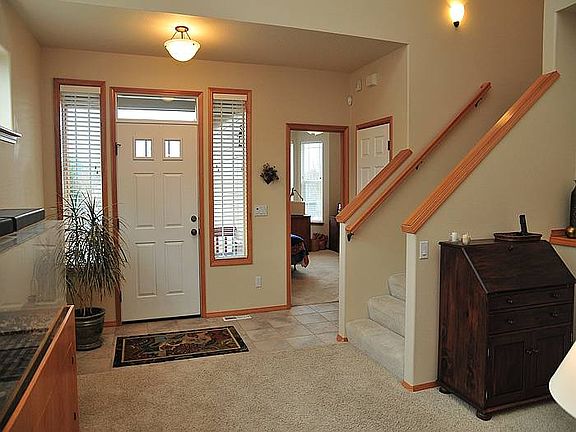 Entry and 3rd BR/Office