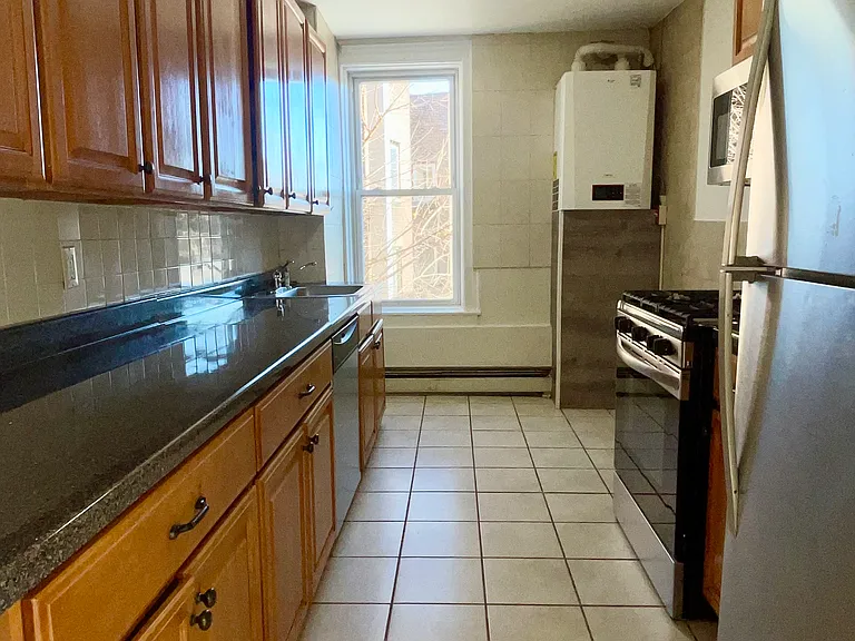 10 Hilliard Ave #4 — Photo 4