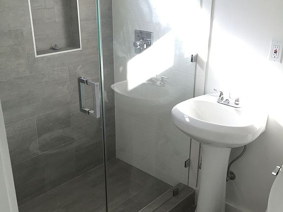 5th image of 607 N Spaulding Ave APT 05