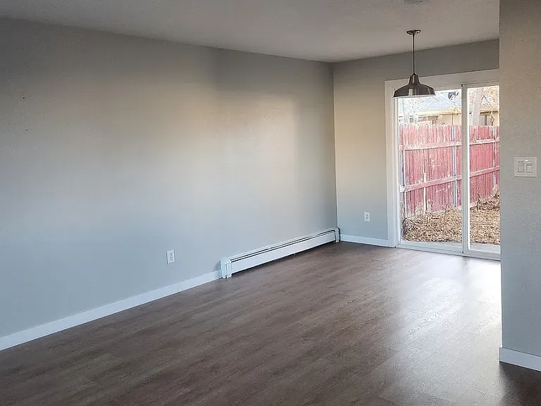 523 1/2 Gardner Way — Photo 3