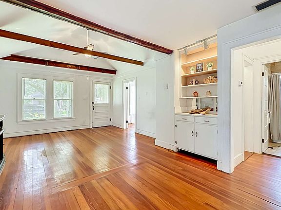 4th image of 17 Ballard Ave