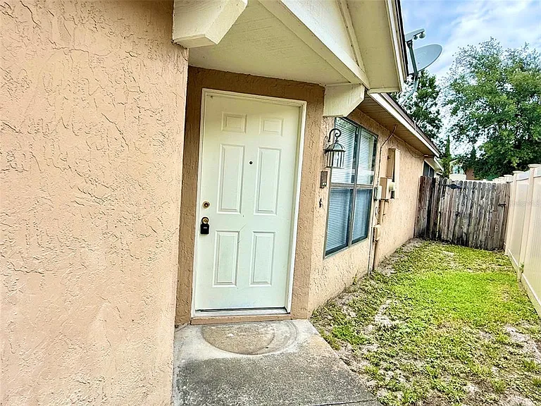 1215 Creekbottom Cir — Photo 3