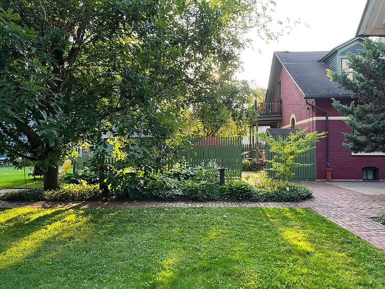 215 Rose Pl — Photo 24