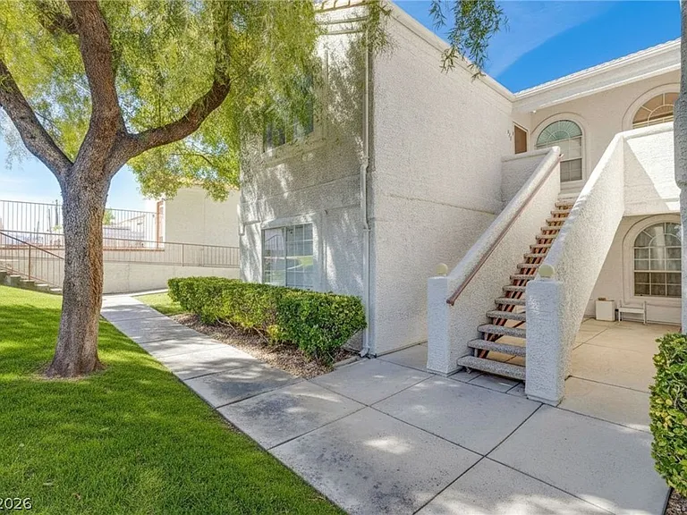 1800 Edmond St #130 — Photo 2