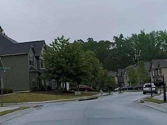 Exterior Neighborhood (street photo)
