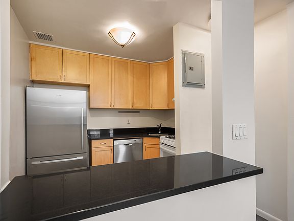 5th image of 93 Barrow St APT 4