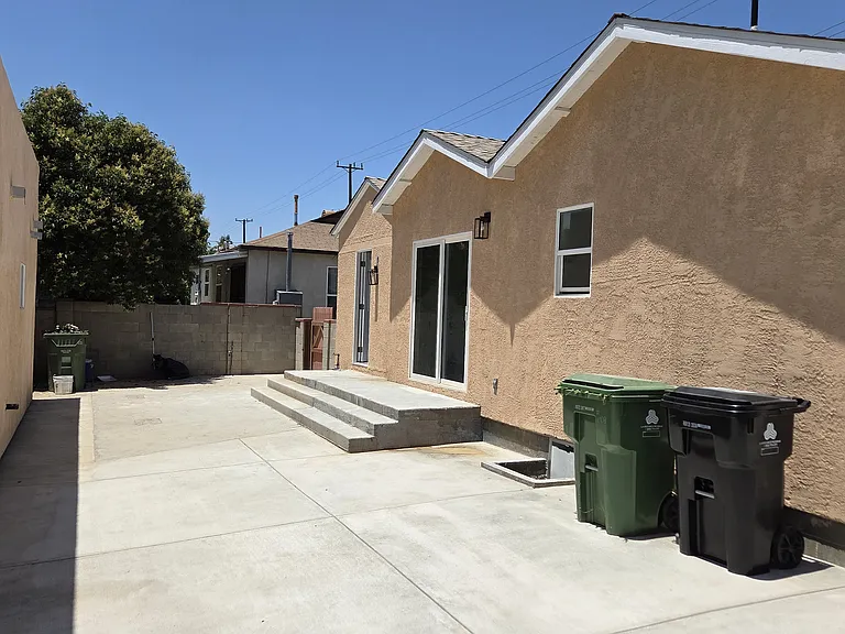 19908 Saticoy St — Photo 37