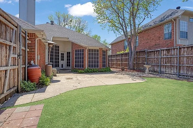 11616 Alexandria Dr — Photo 14
