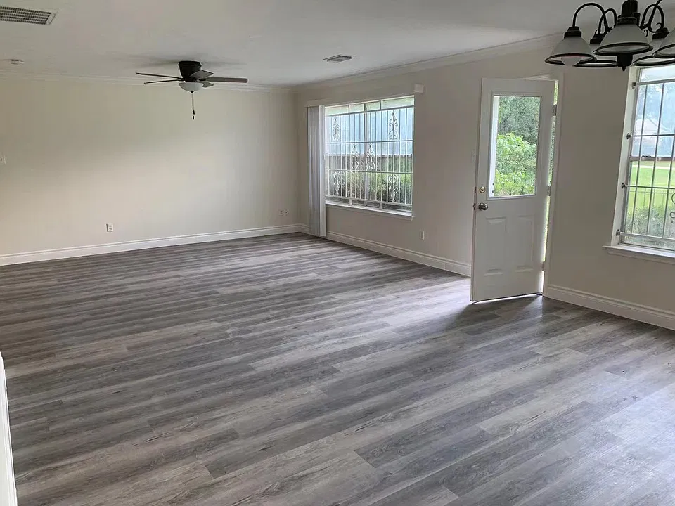 8030 Golf Green Cir