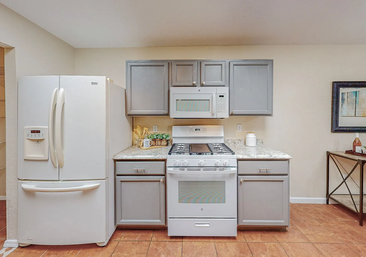 Nw Pueblo Style Th 3/Bd 2/Ba 2/Cg — Photo 2