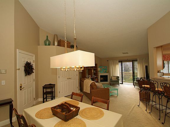 5th image of 3800 Rosemont Blvd APT 105E
