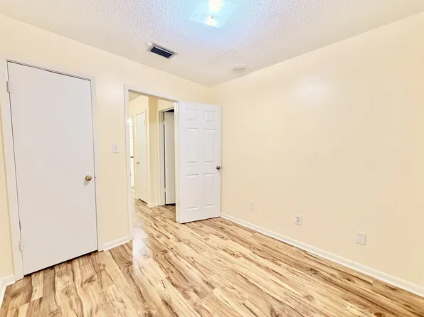 41 12th St #1, Shalimar, FL 32579
