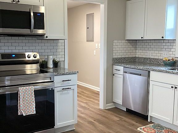 Kitchen w/all new appliance.
