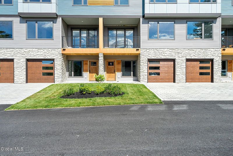 5th image of 13 Footpath Way