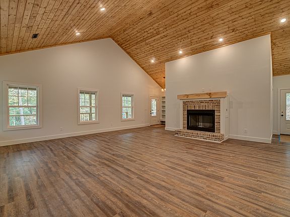 5th image of 260 Pinecrest Dr