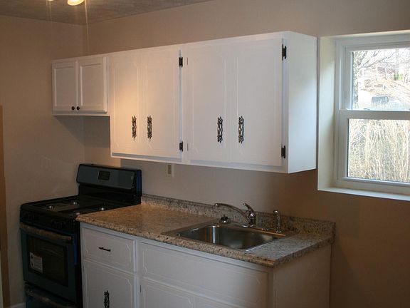 3rd image of 441 6th St #C
