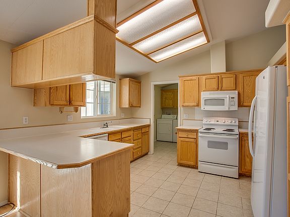 5th image of 587 Canyon Dr