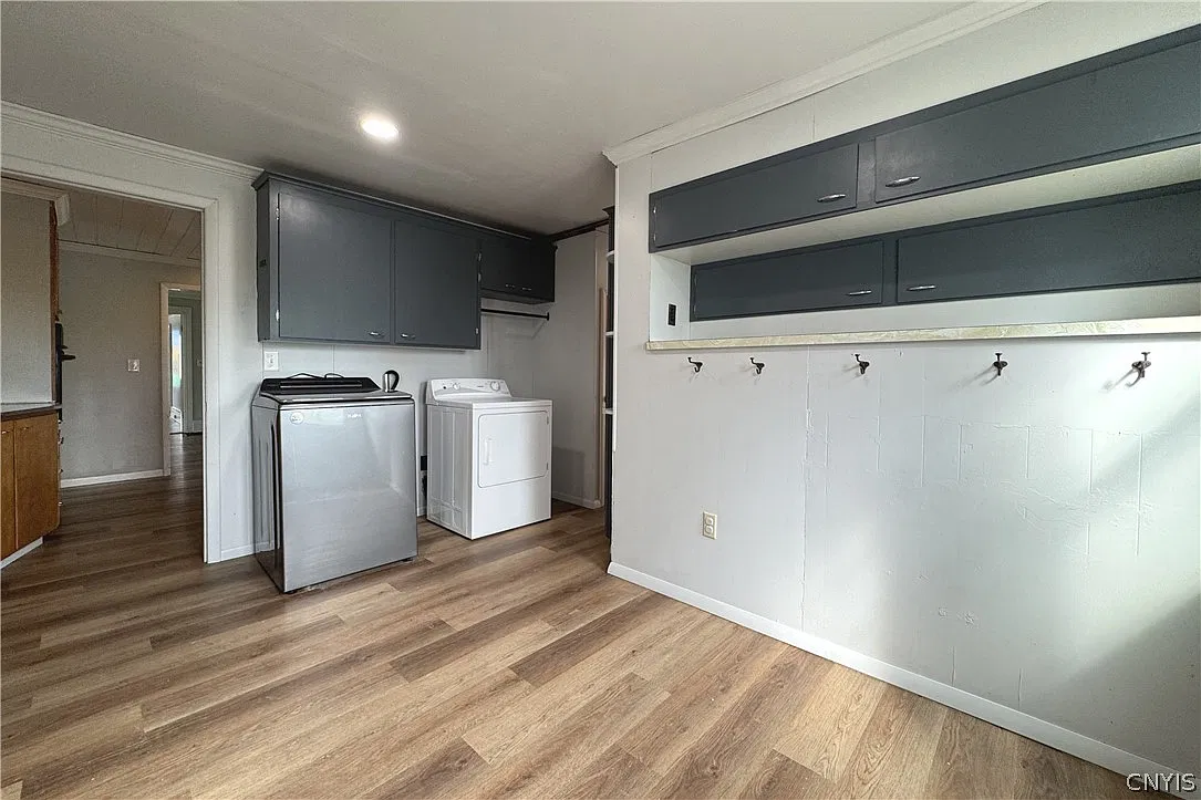 4 bed, 1.5 bath, 2530 sqft, $1,700 — Photo 3