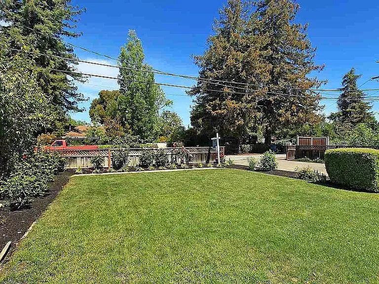 816 Green St — Photo 1