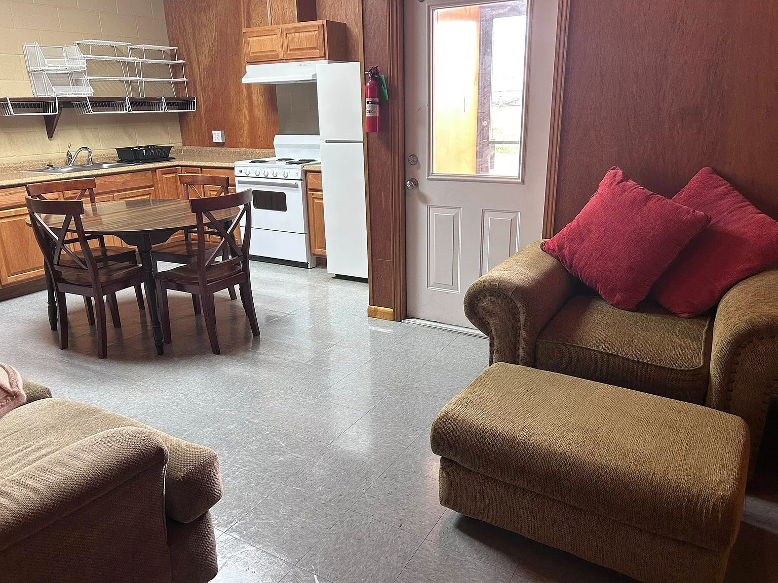 2 bed, 585 sqft, $895 — Photo 2