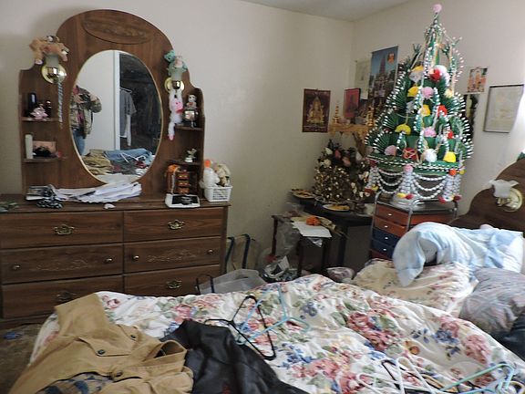 4th image of 893 Pine St