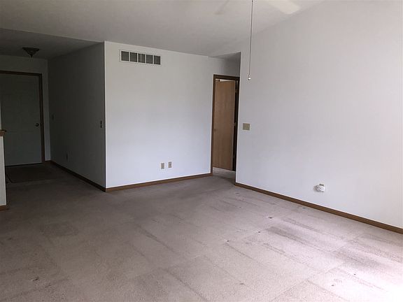 4th image of 8333 Macintosh Ln